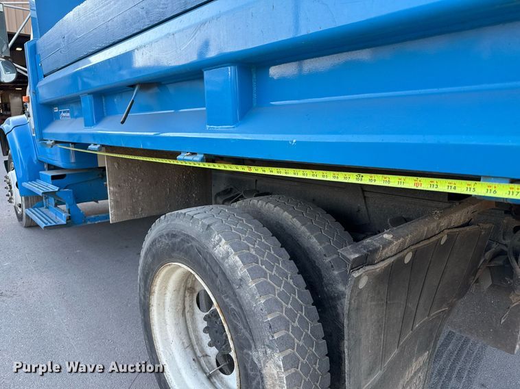 image for item EJ3094 2000 International  4700 dump truck