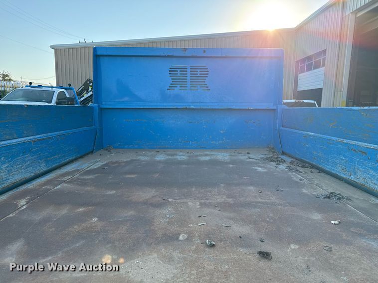 image for item EJ3094 2000 International  4700 dump truck