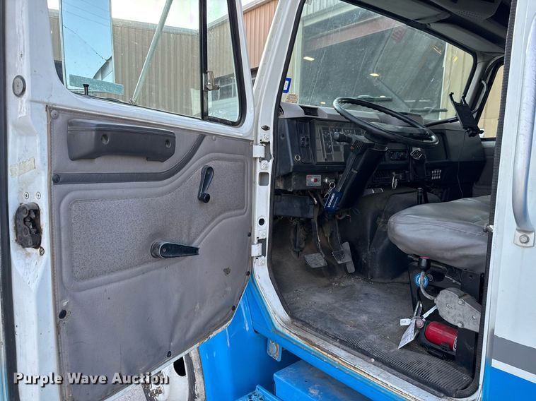 image for item EJ3094 2000 International  4700 dump truck