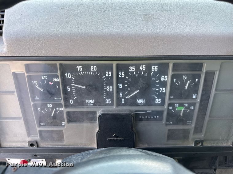 image for item EJ3094 2000 International  4700 dump truck