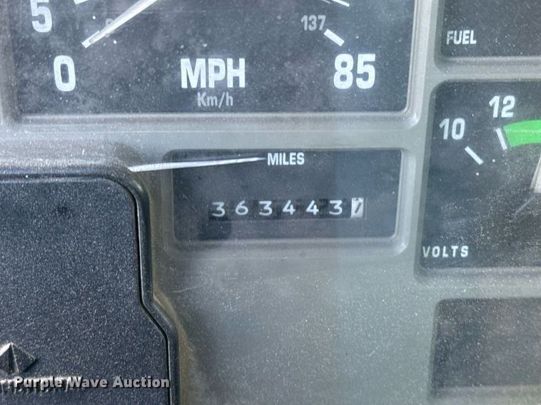 image for item EJ3094 2000 International  4700 dump truck