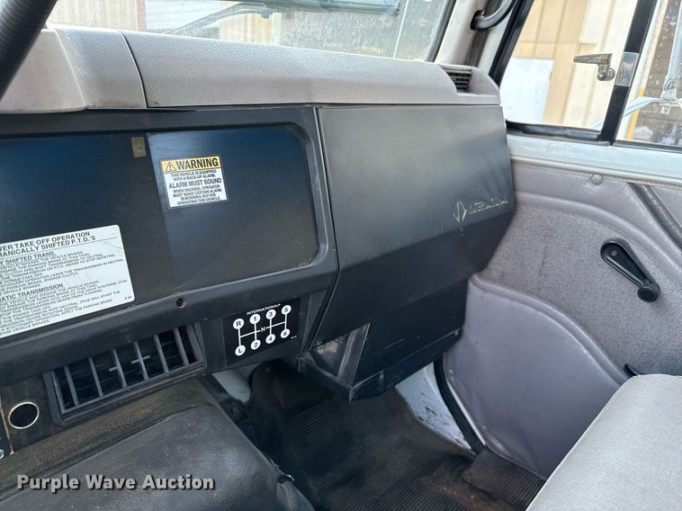 image for item EJ3094 2000 International  4700 dump truck