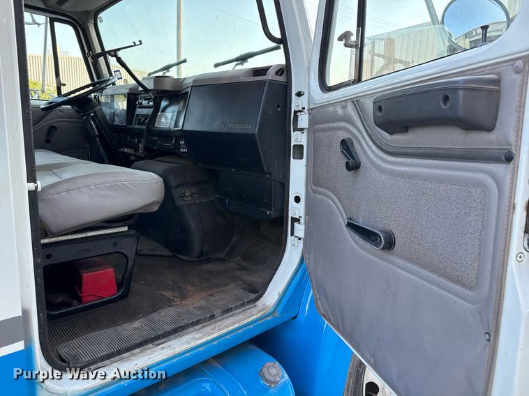 image for item EJ3094 2000 International  4700 dump truck