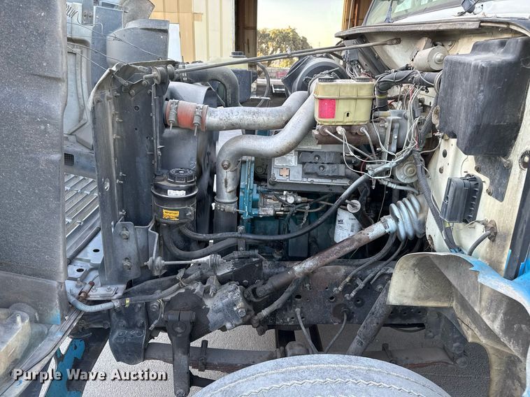 image for item EJ3094 2000 International  4700 dump truck