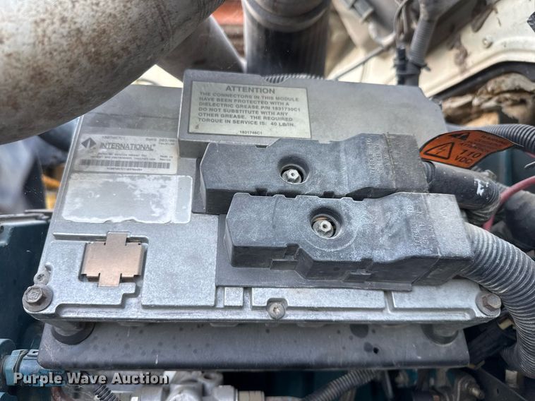 image for item EJ3094 2000 International  4700 dump truck