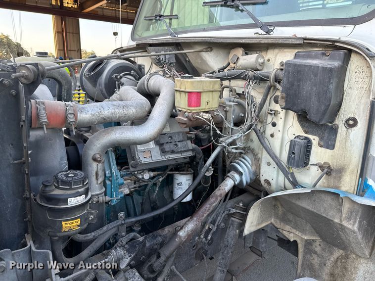 image for item EJ3094 2000 International  4700 dump truck