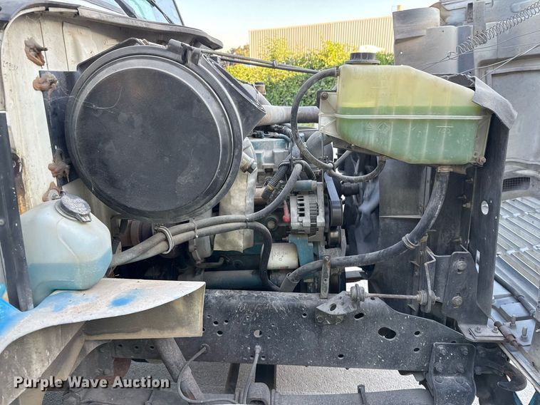 image for item EJ3094 2000 International  4700 dump truck