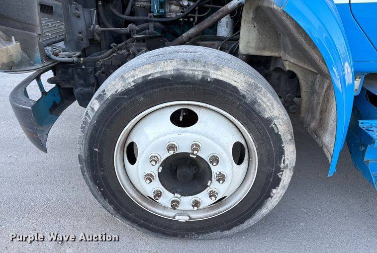 image for item EJ3094 2000 International  4700 dump truck