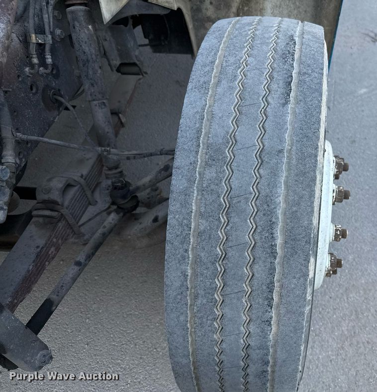 image for item EJ3094 2000 International  4700 dump truck