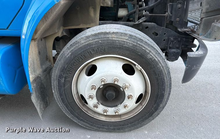 image for item EJ3094 2000 International  4700 dump truck