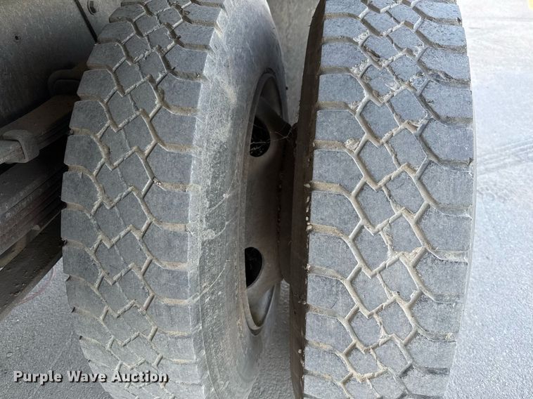 image for item EJ3094 2000 International  4700 dump truck