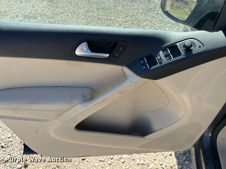 image for item EJ3100 2013 Volkswagen Tiguan SUV