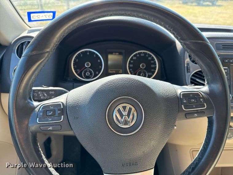 image for item EJ3100 2013 Volkswagen Tiguan SUV