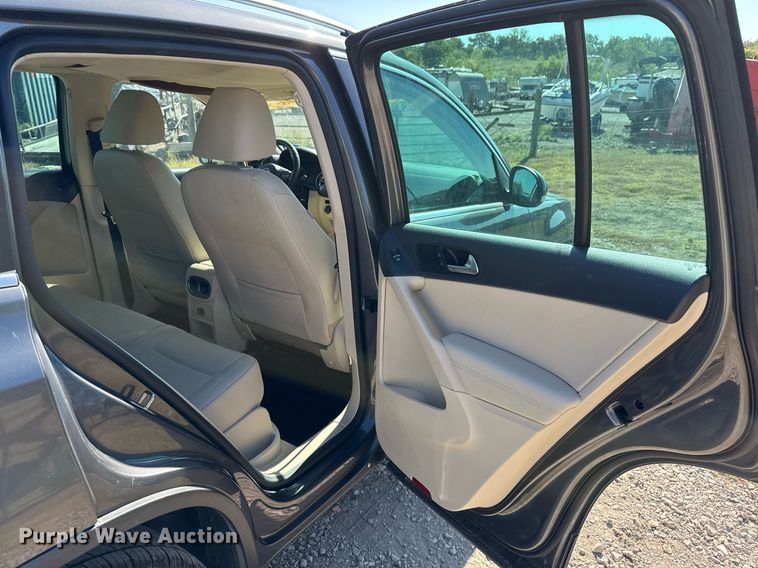 image for item EJ3100 2013 Volkswagen Tiguan SUV