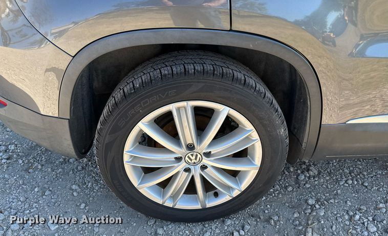 image for item EJ3100 2013 Volkswagen Tiguan SUV