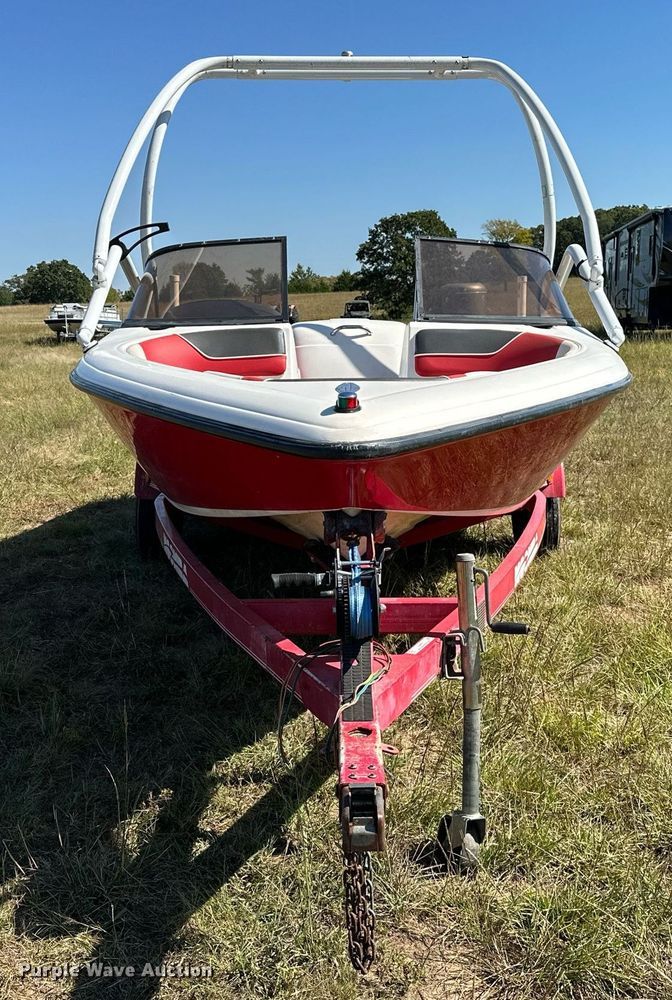 image for item EJ4872 2001 Moomba  Outback  boat