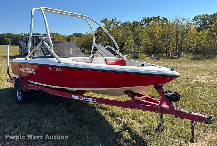 image for item EJ4872 2001 Moomba  Outback  boat