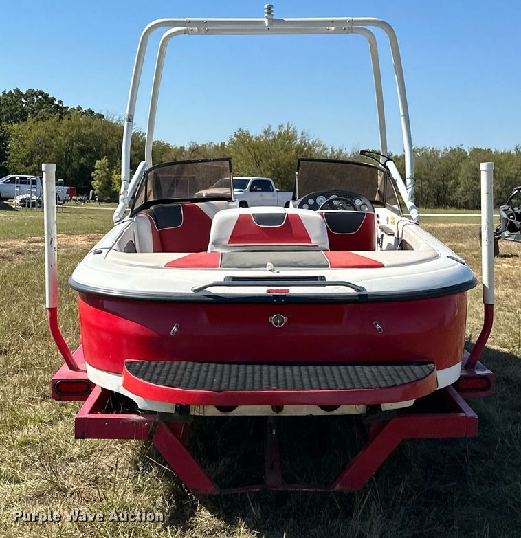 image for item EJ4872 2001 Moomba  Outback  boat