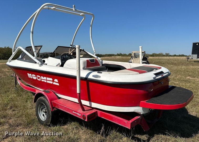 image for item EJ4872 2001 Moomba  Outback  boat