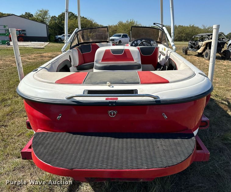 image for item EJ4872 2001 Moomba  Outback  boat