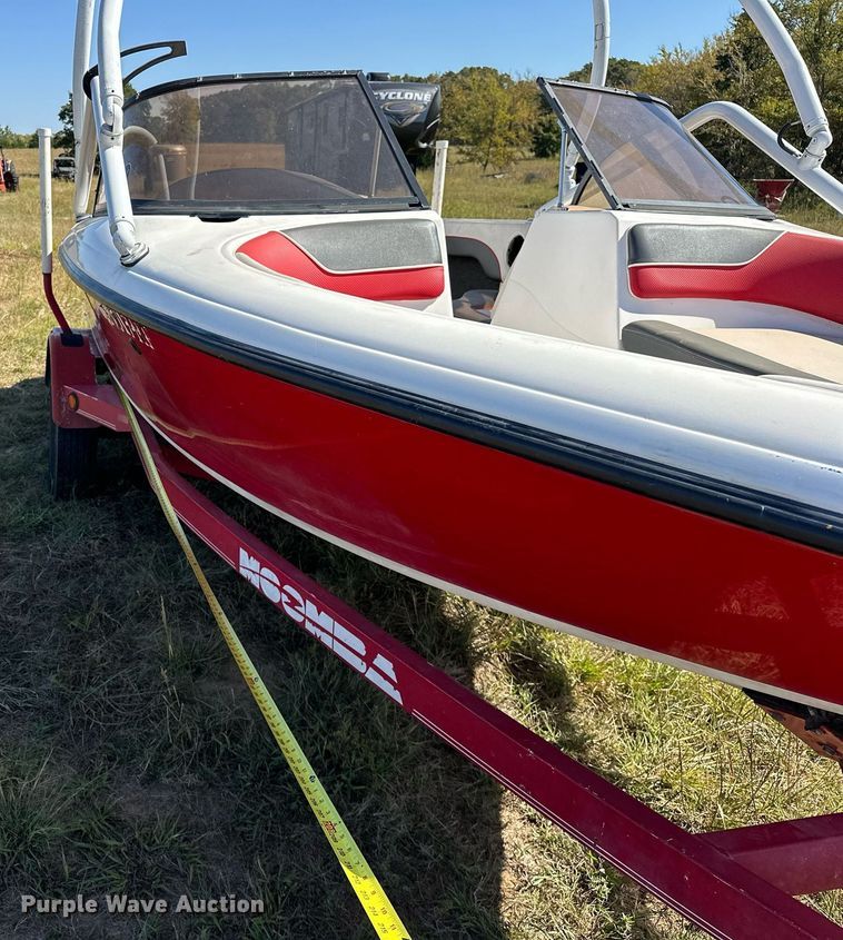 image for item EJ4872 2001 Moomba  Outback  boat