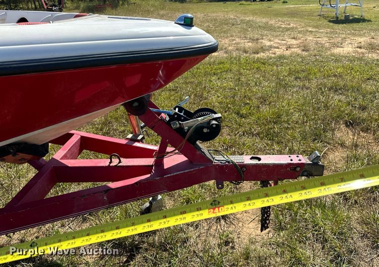 image for item EJ4872 2001 Moomba  Outback  boat