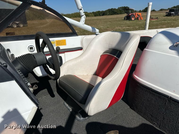 image for item EJ4872 2001 Moomba  Outback  boat