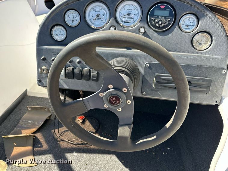 image for item EJ4872 2001 Moomba  Outback  boat