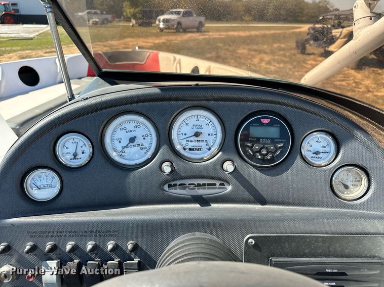 image for item EJ4872 2001 Moomba  Outback  boat