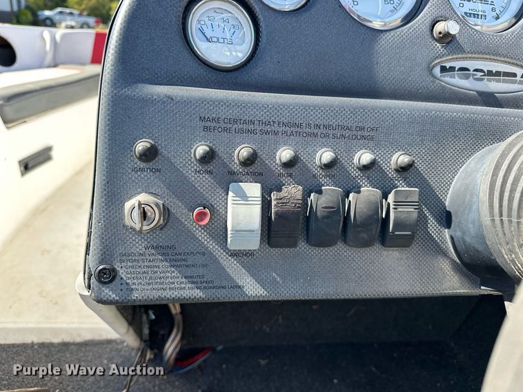 image for item EJ4872 2001 Moomba  Outback  boat