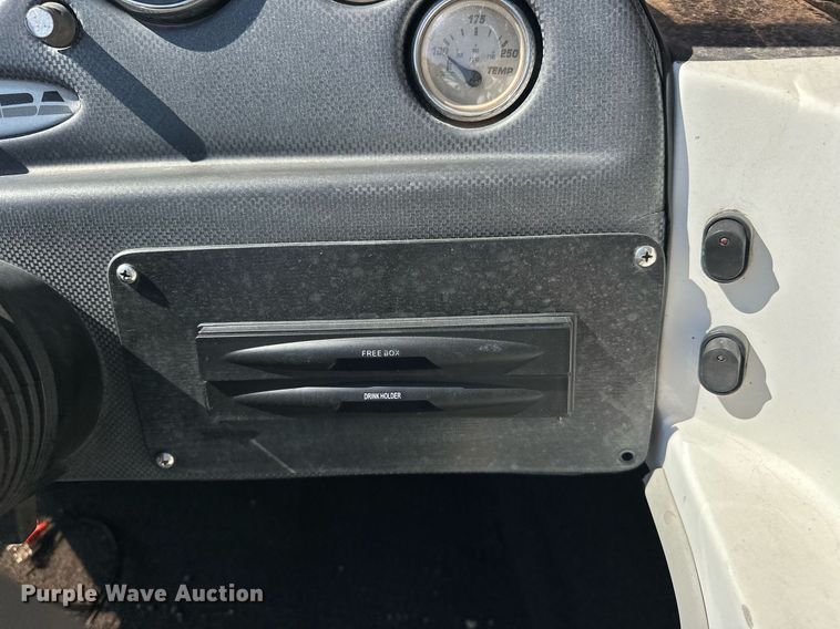 image for item EJ4872 2001 Moomba  Outback  boat