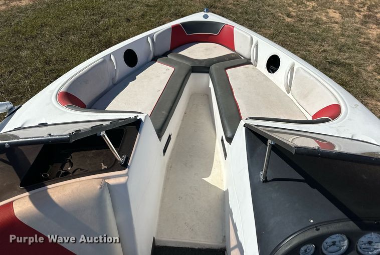 image for item EJ4872 2001 Moomba  Outback  boat