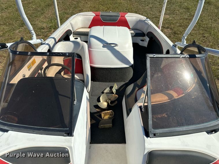 image for item EJ4872 2001 Moomba  Outback  boat