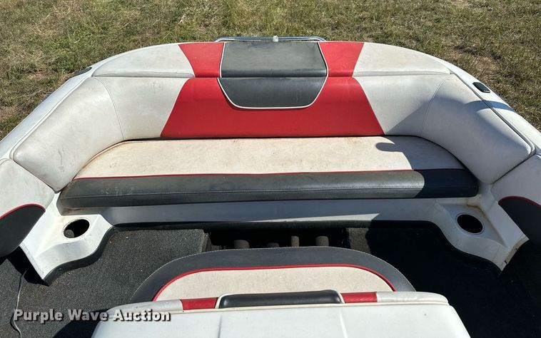 image for item EJ4872 2001 Moomba  Outback  boat