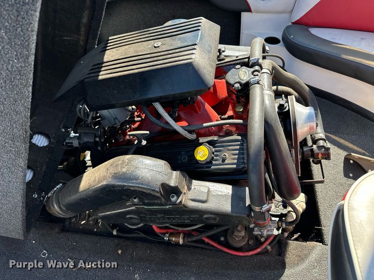 image for item EJ4872 2001 Moomba  Outback  boat