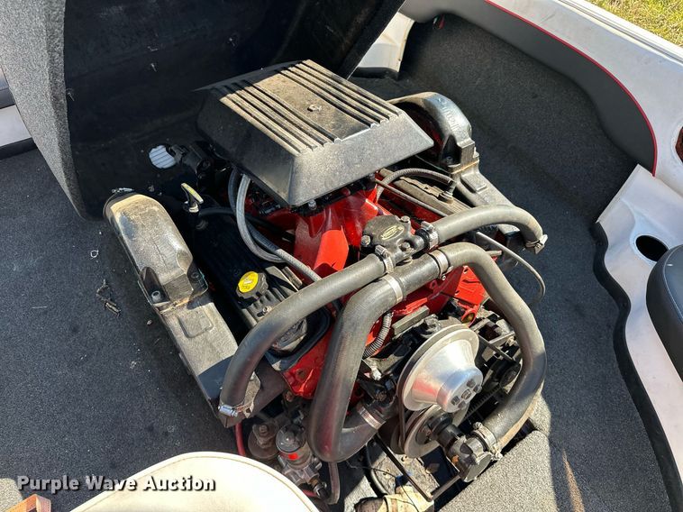 image for item EJ4872 2001 Moomba  Outback  boat