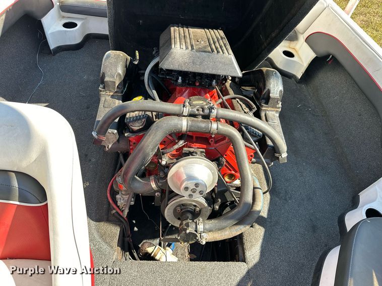 image for item EJ4872 2001 Moomba  Outback  boat