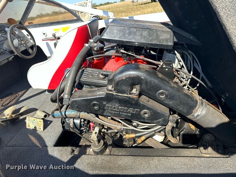 image for item EJ4872 2001 Moomba  Outback  boat