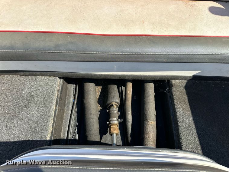 image for item EJ4872 2001 Moomba  Outback  boat