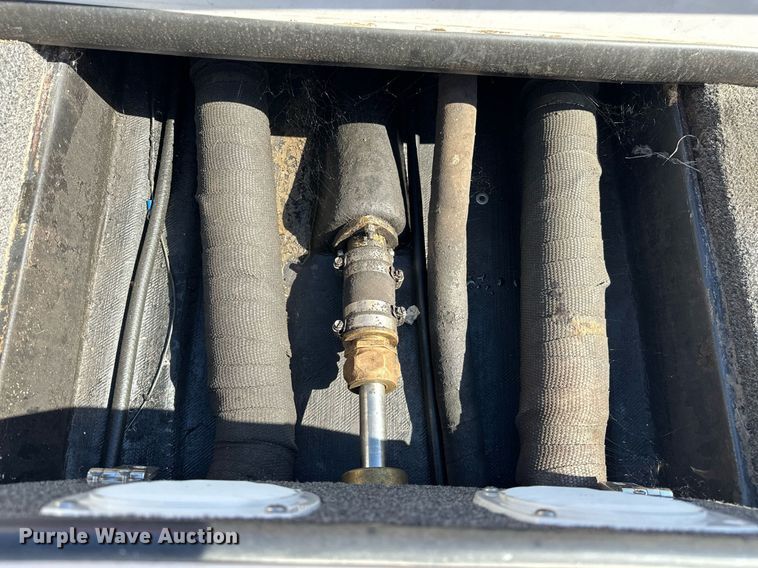 image for item EJ4872 2001 Moomba  Outback  boat