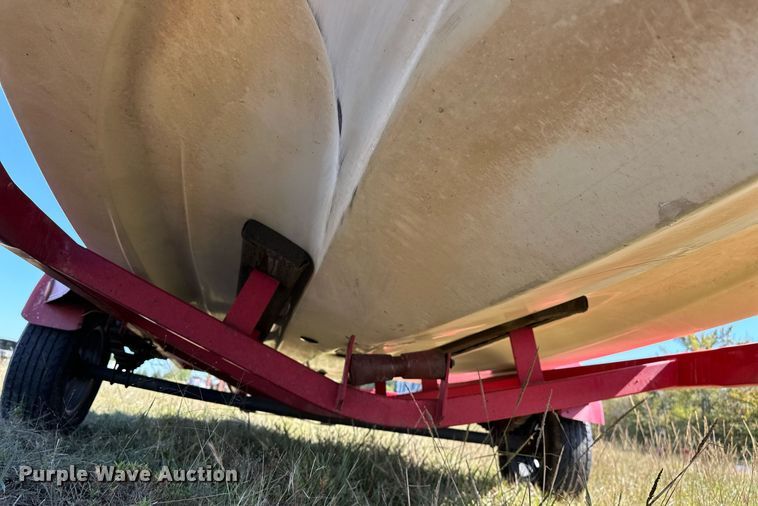 image for item EJ4872 2001 Moomba  Outback  boat