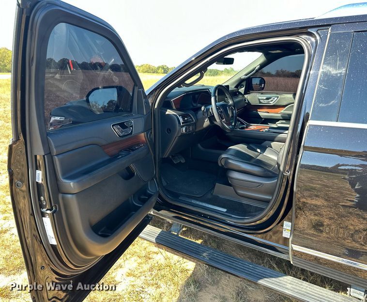 image for item EJ4874 2021 Lincoln  Navigator  SUV