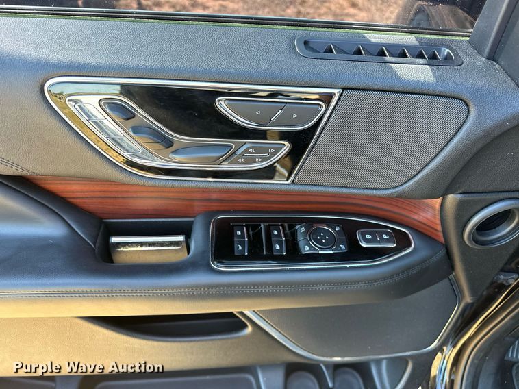 image for item EJ4874 2021 Lincoln  Navigator  SUV