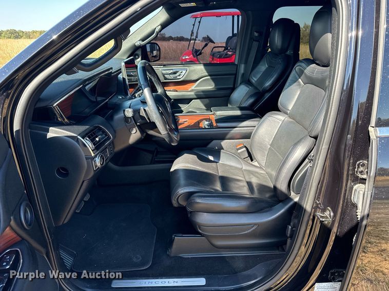 image for item EJ4874 2021 Lincoln  Navigator  SUV