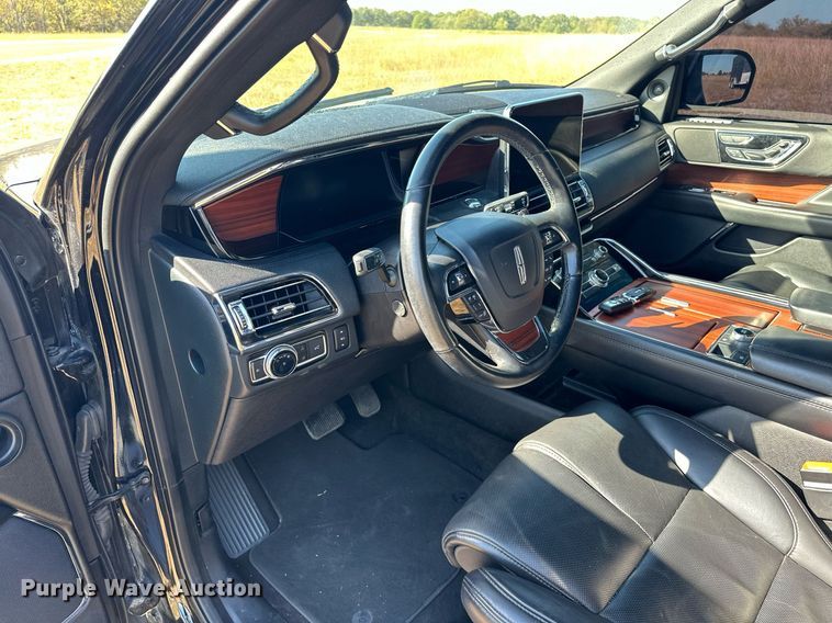 image for item EJ4874 2021 Lincoln  Navigator  SUV