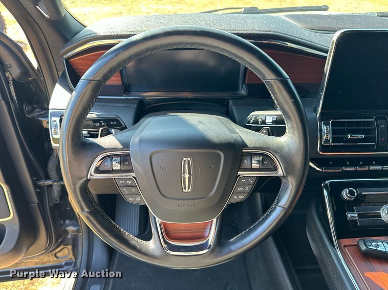 image for item EJ4874 2021 Lincoln  Navigator  SUV