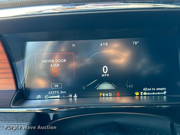 image for item EJ4874 2021 Lincoln  Navigator  SUV