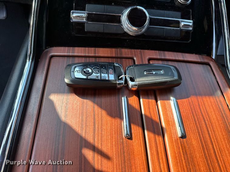 image for item EJ4874 2021 Lincoln  Navigator  SUV