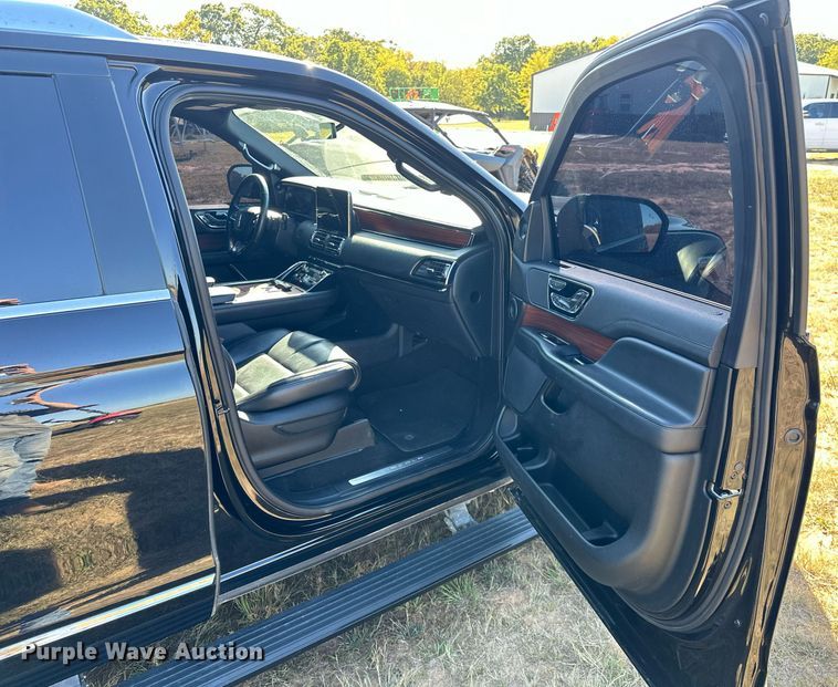 image for item EJ4874 2021 Lincoln  Navigator  SUV