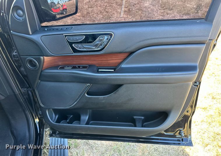 image for item EJ4874 2021 Lincoln  Navigator  SUV